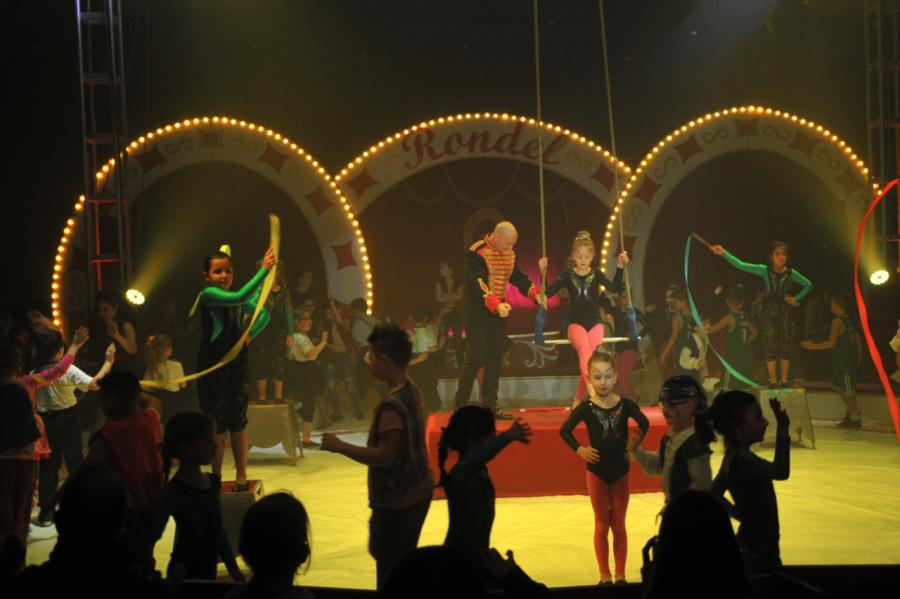 „On Fire“ waren die Paul-Gerhardt-Schüler  mit „Rondel Circus for Kids“